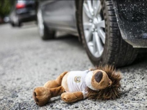 4 yaşlı uşağı maşın&nbsp;vurub, vəziyyəti ağırdır