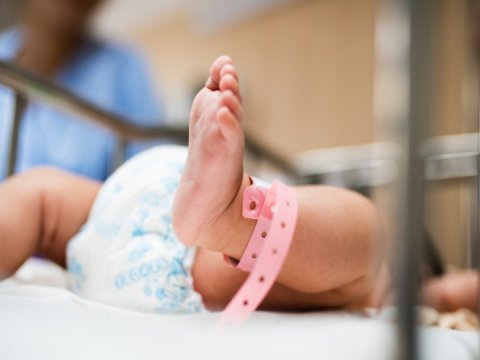 Ağdaşda doğum zamanı körpə öldü