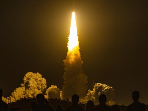 Astronavtlar kosmosdan Günəş tutulmasını izləyəcək