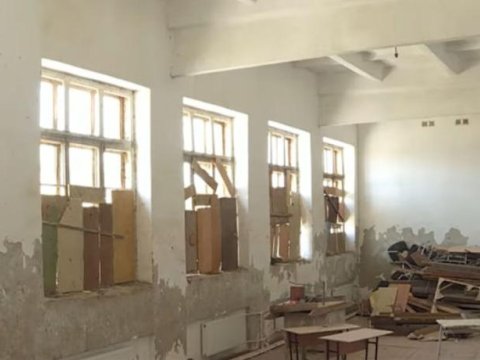 Ölkədə şəraitsiz məktəblərin sayı 400-ə enib