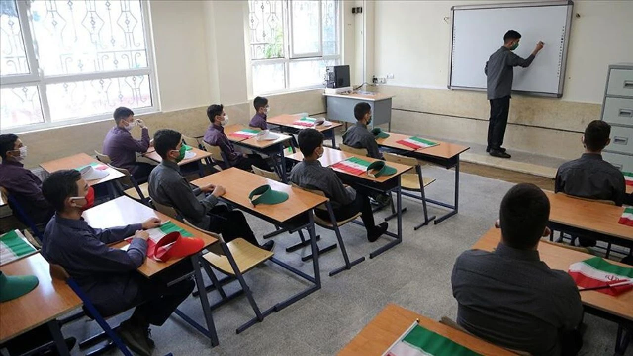 İranda bütün təhsil müəssisələri qeyri-müəyyən müddətə bağlandı