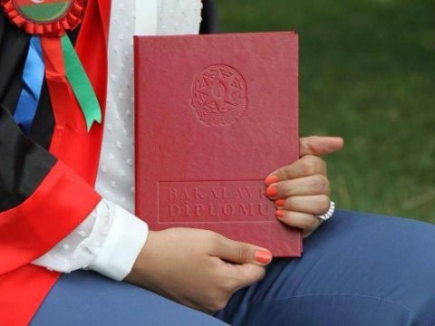 Diplomun rəngi tarix olur -&nbsp;&ldquo;Tələbələrin motivasiyası&nbsp;sarsıla&nbsp;bilər&rdquo;