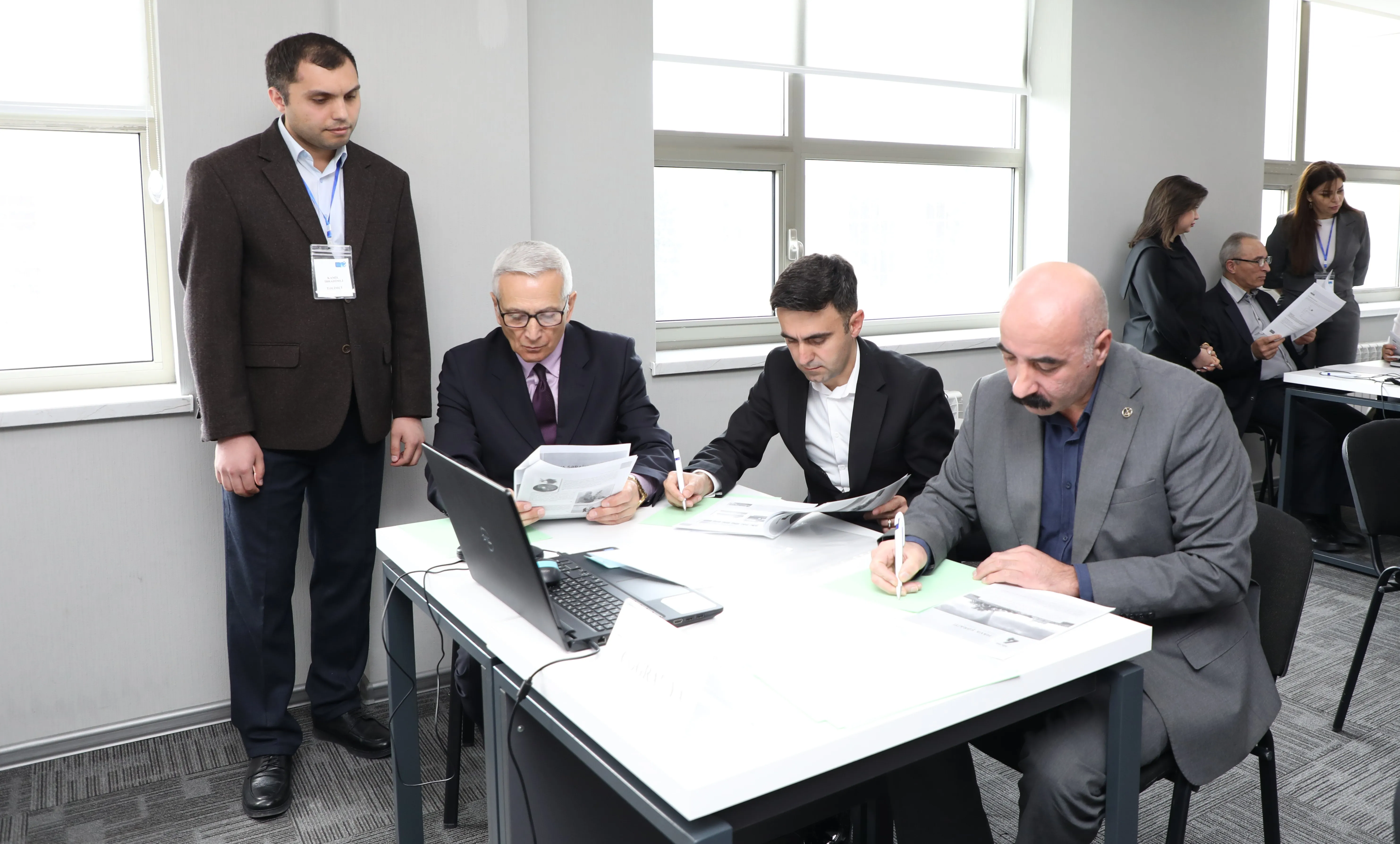 Konfrans öncəsi vörkşoplar davam edir