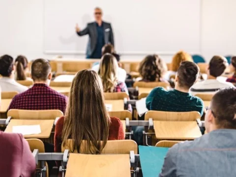 Ölkə universitetlərində çalışan əcnəbi müəllimlərin SAYI