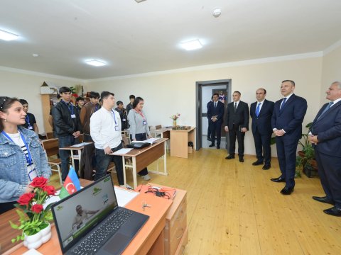 Aparat rəhbəri Tərtərdə təhsil müəssisələrinin fəaliyyəti ilə tanış olub