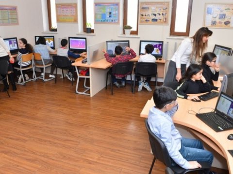 Nazir müavini: Məktəblərdə hər&nbsp;6 şagirdə 1 kompüter düşür