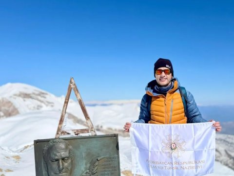 Elm və Təhsil Nazirliyinin əməkdaşı&nbsp;Heydər Əliyev zirvəsini fəth edib