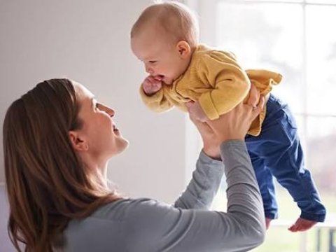 Uşaqlarla əzizləyərək danışmaq faydalıdır