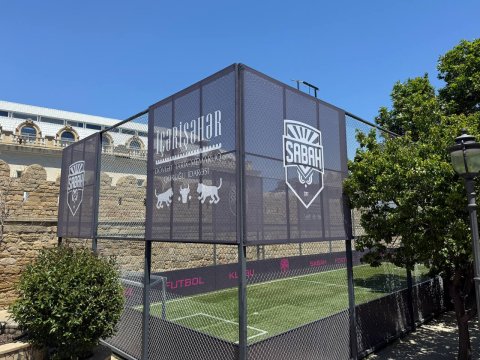 İçərişəhərdə uşaqlar üçün futbol meydançası yaradılıb