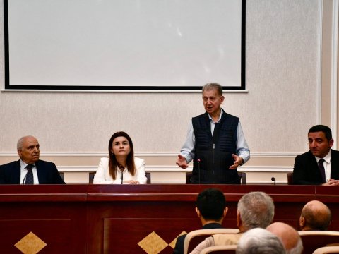 Geologiya İnstitutunda yeni təyinat kollektivə təqdim edilib