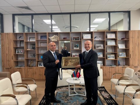 Elm və təhsil naziri YÖK sədri Erol Özvarla görüşüb