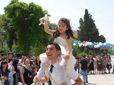 Bu gün minlərlə şagird &ldquo;Son zəng&rdquo;lə məktəblə vidalaşır