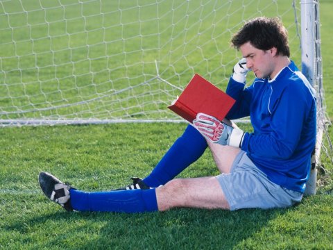 Harvardda oxuyan, Eynşteyn səviyyəsində olan, 7 dil bilən ulduz futbolçular