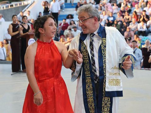 Ana qızının gözü oldu: fədakarlıqla gələn məzuniyyət