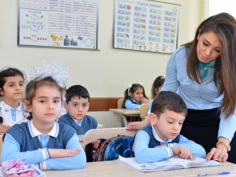 Təhsil müəssisələrində geyim tələbləri TƏSDİQLƏNDİ