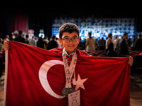10 yaşlı şagird beynəlxalq olimpiadada dünya birincisi oldu
