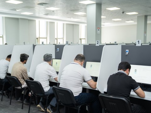 Dövlət icra məmuru fəaliyyəti ilə məşğul olmaq istəyən şəxslər üçün test imtahanı keçirilib