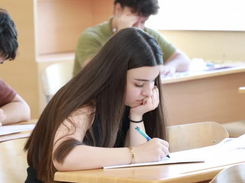 DİM qəbul imtahanının test izahlarını və düzgün cavablarını açıqladı
