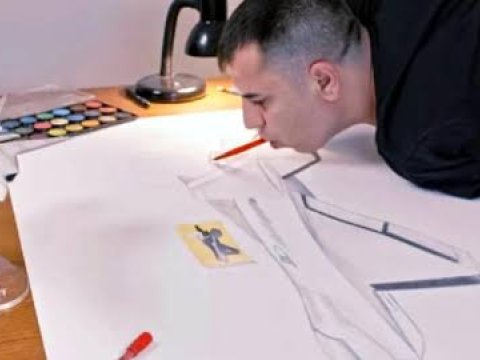 Hər iki qolunu itirdi, amma mühəndis oldu
