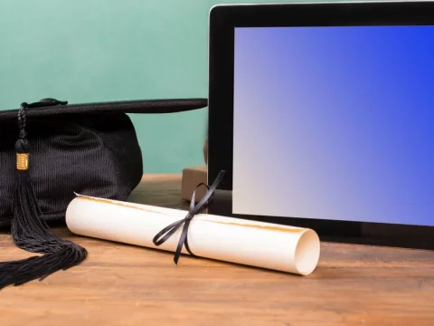 Diplomların elektron formatda verilməsinə başlanılıb