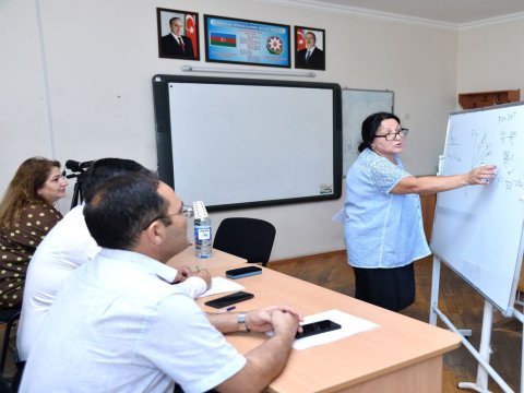 Təmayül&nbsp;məktəblərinə qəbul üçün müəllimlər müsahibədən keçir