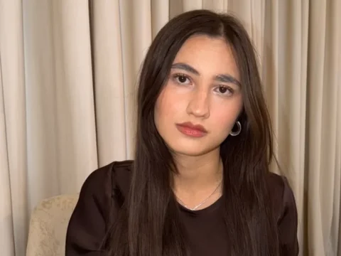 17 yaşlı qız itkin düşdü