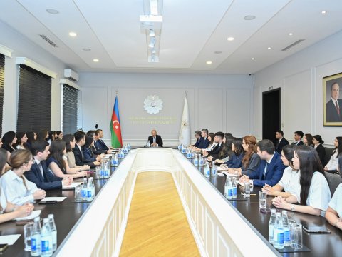 Emin Əmrullayev "Maarifçi"lərlə görüşüb