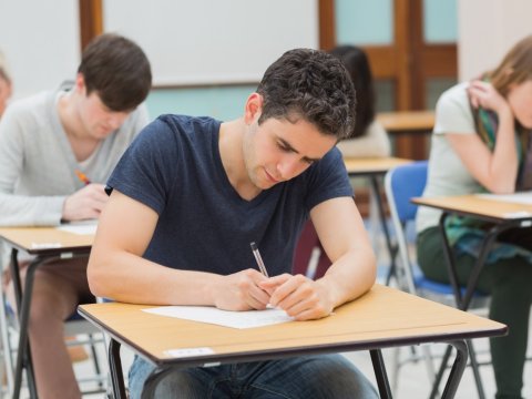 Magistraturaya boş qalan plan yerlərinə seçim sabah başa çatır