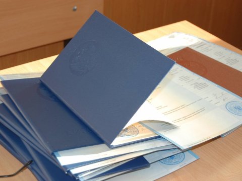 Xarici dil üzrə fəlsəfə doktoru imtahanından keçənlərə şəhadətnamə verilir