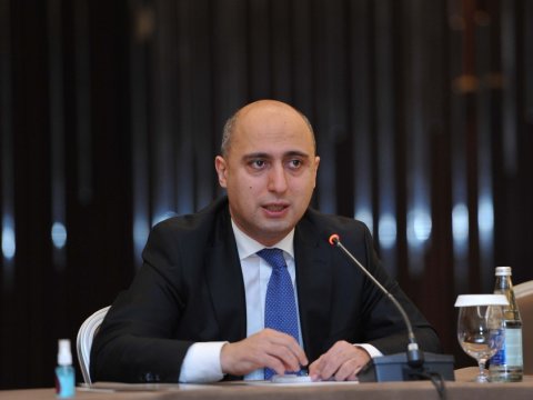 Nazir xəbərdarlıq etdi: Bəzi bölgələrdə şagirdlərin 88%-dək hissəsi oxuyub-anlamaqda çətinlik çəkir