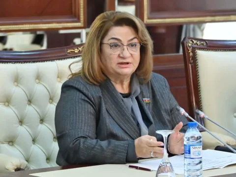 Komitə sədrindən irad: "Müəllim bəzən şagirdə oxumasını yox, ərə getməsini tövsiyə edir"
