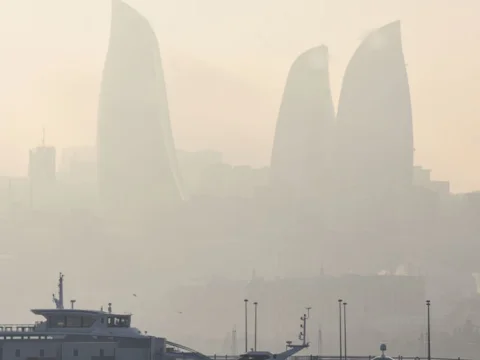 Bakıda tozlu hava müşahidə olunur