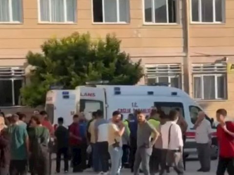 Məktəbdə atəş açan şəxsin valideynləri və babası saxlanıldı