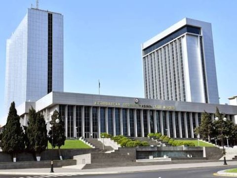Milli Məclisdə tələbələrlə bağlı təklif verildi