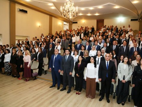 Təhsil işçilərinə təltiflər təqdim edilib