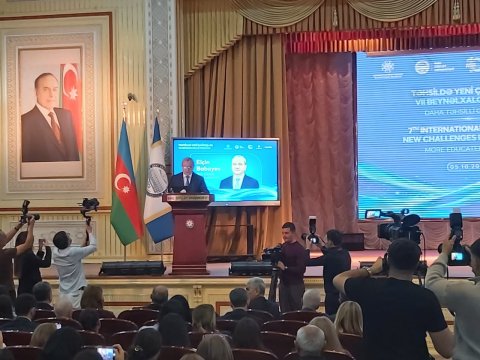 Rektor: &ldquo;Təhsil yalnız məlumat verməməli, düşünməyi də öyrətməlidir&rdquo;
