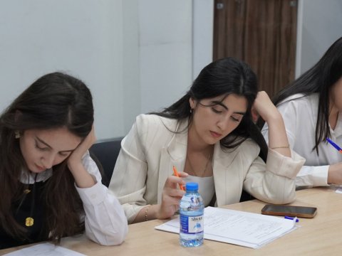 Psixoloq və direktor müavinləri üçün təlimlər keçirilib