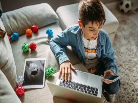 Uşaqların sosial şəbəkələrdən istifadəsinə məhdudiyyətlər tətbiq ediləcək