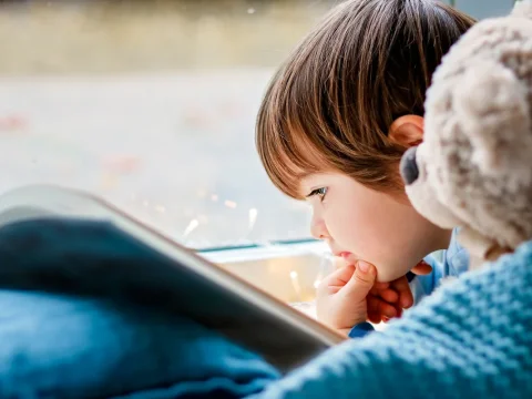 Uşaqları kitab oxumağa necə cəlb etmək olar?