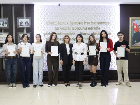 Azərbaycan Universitetinin 16 tələbəsi PTE sertifikatını əldə edib