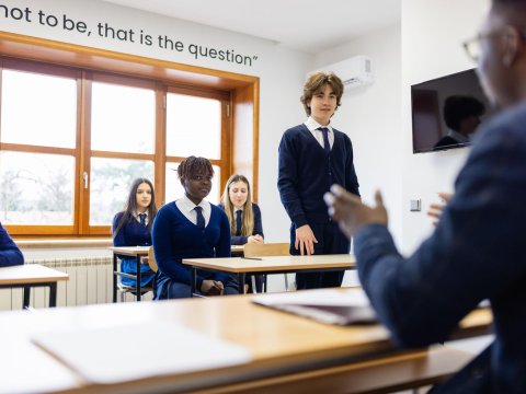 Britaniyada məktəblərdə şagirdlərin danışıq bacarıqları da qiymətləndiriləcək