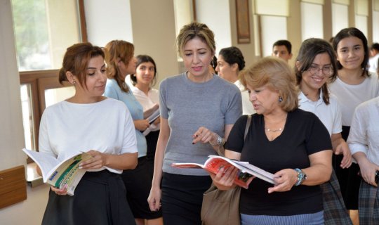 "Müəllim nüfuzu sözlə yox, layiqli maaşla bərpa olunmalıdır"