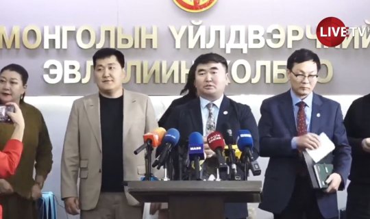 Müəllimlər etiraz etdilər, maaşları artırıldı