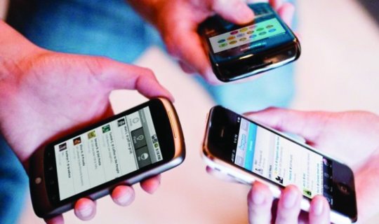 “Telefon uşaqları tərbiyə edir, biz yox”- məktəbdən xəbərdarlıq