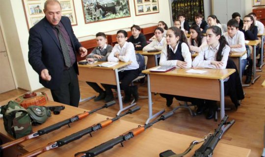 Rusiya məktəblərində hərbi təhsil genişləndilir