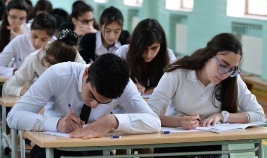 Məktəblərdə böyük dəyişiklik: Azərbaycan dili dərsləri artırılır!