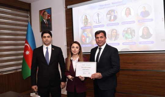 &ldquo;Əvvəl sevgi yaradıram, sonra öyrədirəm&rdquo; -&nbsp;"İlin gənc müəllimi" danışır...