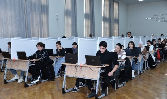 Paytaxt üzrə ilk dəfə elektron qaydada eksternat imtahanları keçirilib