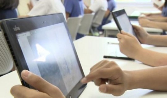 С цифровыми учебниками школьные ранцы становятся легче