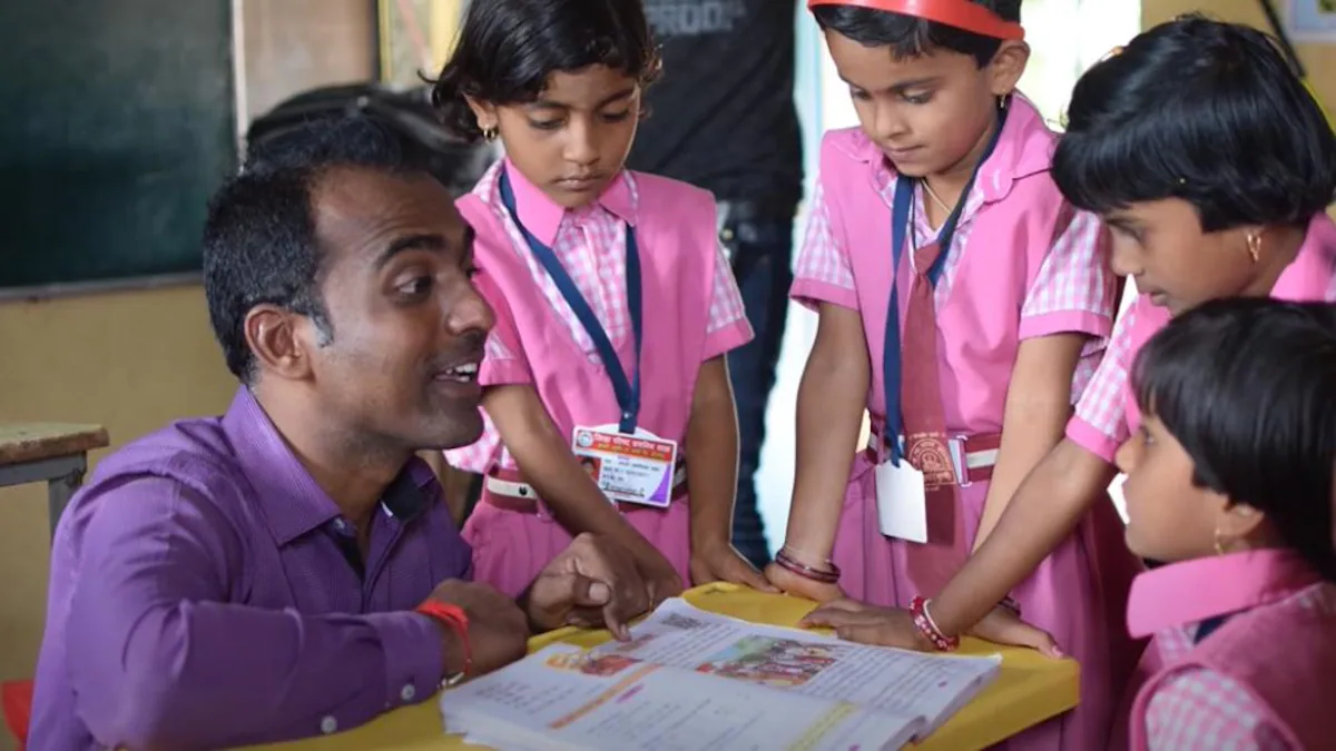 Teacher who saved girls' lives: the world rewarded him